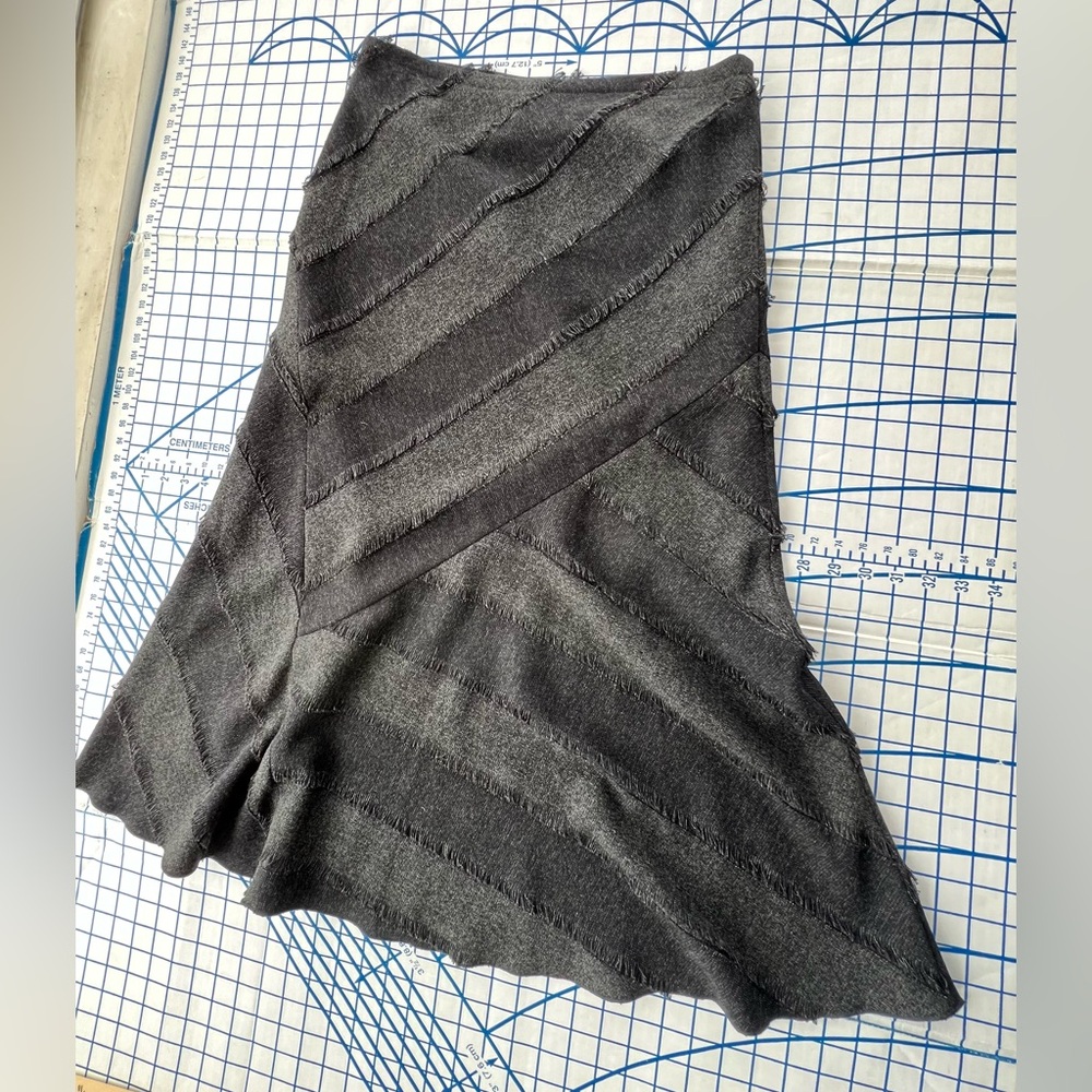 LENA GABRIELLE Black Trumpet Skirt TEXTURED  FABRIC ASYMMETRICAL STRIPES Sz 8
